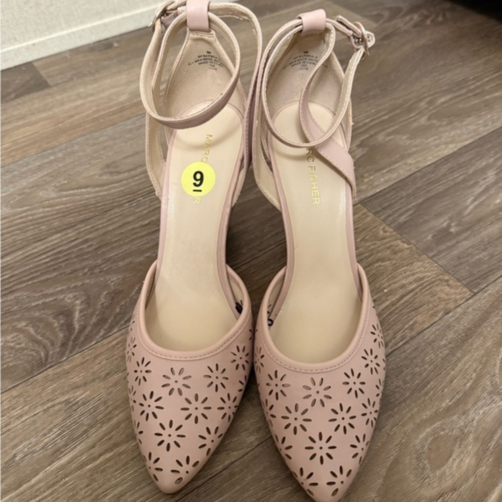 NWOT marc Fisher pink cut out floral wedge strap heel sz 9m